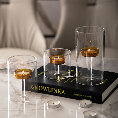 Esperienze culinarie di lusso con elegante portacandele in vetro trasparente e coperchio in legno