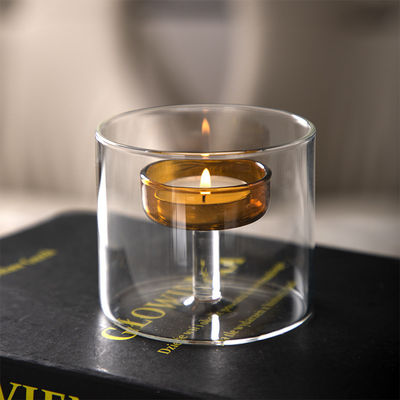 Esperienze culinarie di lusso con elegante portacandele in vetro trasparente e coperchio in legno