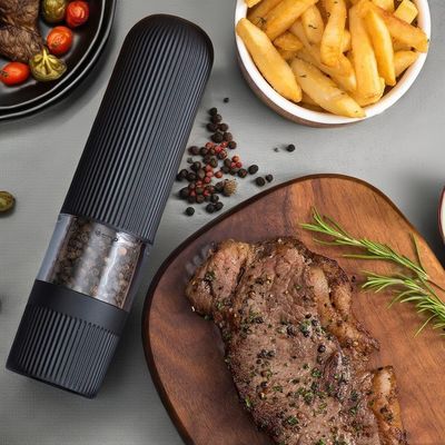 Set di macchine elettriche per la macinazione del pepe per macchine ceramiche sostenibili per la casa e per condimenti solidi