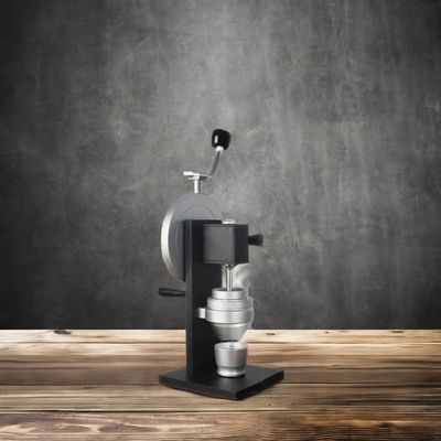 Macchine per macinare manualmente i chicchi di caffè in alluminio di tipo metallico con maniglia del volante e borsa italiana