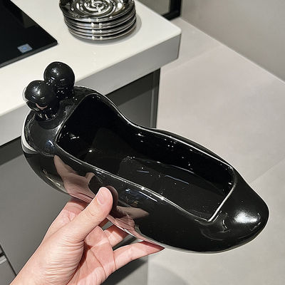 Set di stoviglie con posate di ceramica dipinte a mano