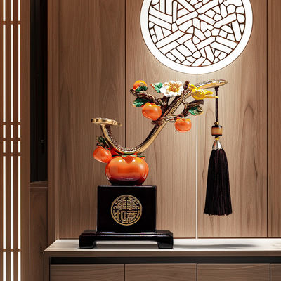 Aggiungi un tocco di lusso al tuo moderno spazio abitativo con questo intricato supporto per TV