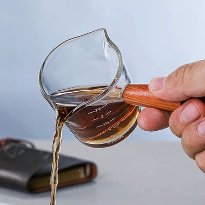 Tazza di misura in vetro borosilicato trasparente da 100 ml con coperchio in stile minimalista