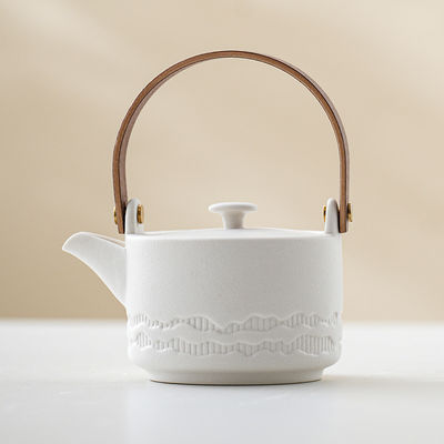 Elegante Set di tè in ceramica a vaso singolo con design a trazione sostenibile e compatto