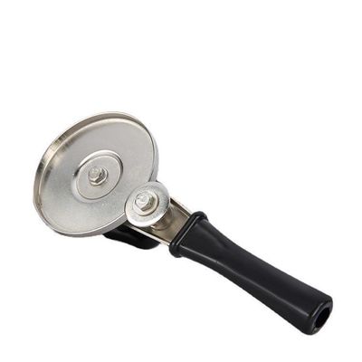 Sigillazione del coperchio con sigillante manuale in bambù resistente e utensile di stampa in latta pesante