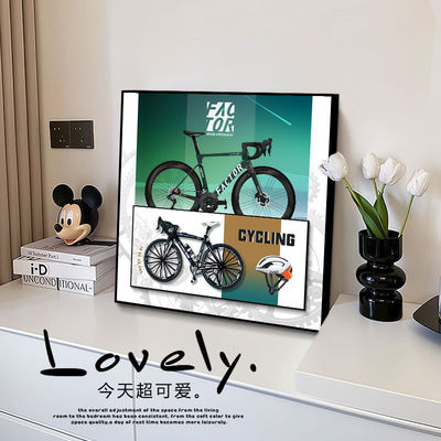 Modello di bicicletta in metallo antico per uso decorativo