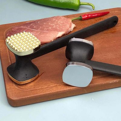 Martello di carne per la vendita di bistecche