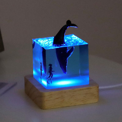 Home Decoration Pieces Luxury LED Ocean Night Light Shark Diver Resin Table Lamp per bambini
