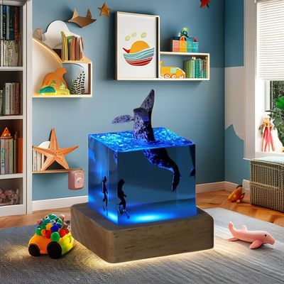 Modern Art Antique Style Creativo Shark Diver Lampada notturna a LED con costruzione in bambù