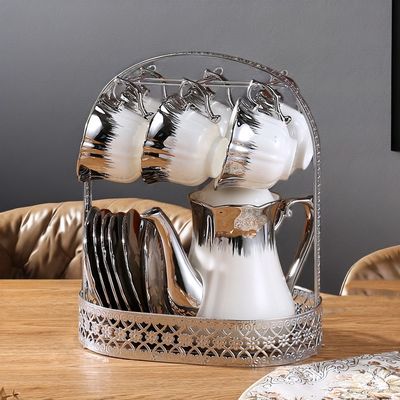 Set di tazze da tè in ceramica in oro d'epoca in stile lusso europeo con elegante piatto di porcellana