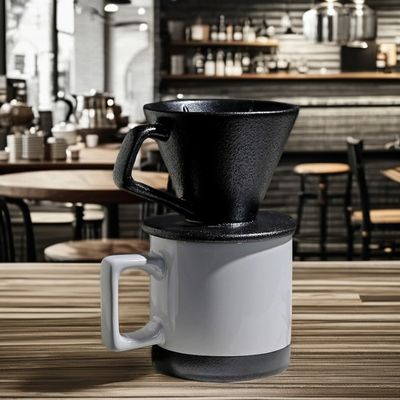 Caffettiera in ceramica di design classico con tazza di porcellana e set di gocciolante per versamento personalizzato