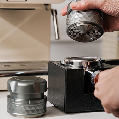 Distribuitore di caffè in acciaio inossidabile 2 in 1 regolabile da 51 mm a 53 mm a 58 mm per le esigenze dei baristi