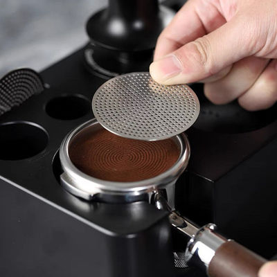 Disegno contemporaneo 51mm in acciaio inossidabile Coffee Puck Screen per baristi professionisti