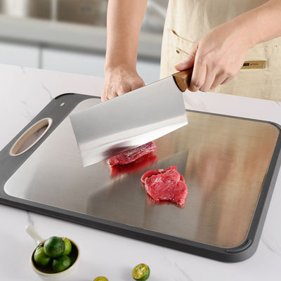 Tavola di taglio per cucina in acciaio inossidabile 304 con design antiscama e caratteristica antiscivolo