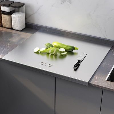 Tavola da taglio trasparente fredda 4 con misure per il design della cucina moderna