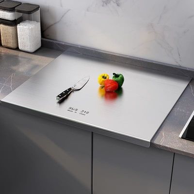 Tavola da taglio trasparente fredda 4 con misure per il design della cucina moderna