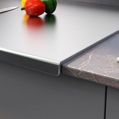 Tavola da taglio trasparente fredda 4 con misure per il design della cucina moderna