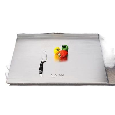Tavola da taglio trasparente fredda 4 con misure per il design della cucina moderna