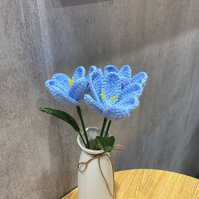 Unico arredamento di seta con sacchetti di girasole e di margherite in maglieria per doni preziosi