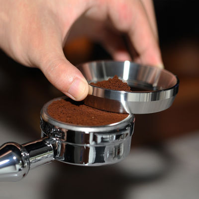 Funnel intelligente portatile e ecologico per l'anello di dosaggio del caffè