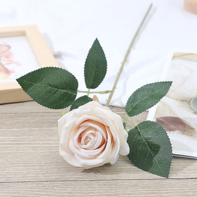 Fiori artificiali di vera rosa per la festa a casa Ristorante Bar Hotel Seta nuziale