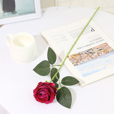 Rosa artificiale multicolore Piccoli fiori bianchi per il matrimonio per l'arredamento e la decorazione della stanza