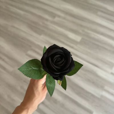 Rosa artificiale multicolore Piccoli fiori bianchi per il matrimonio per l'arredamento e la decorazione della stanza
