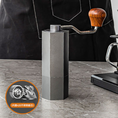 Stocked e minimalista popolare versare sopra la caffettiera per la preparazione del caffè
