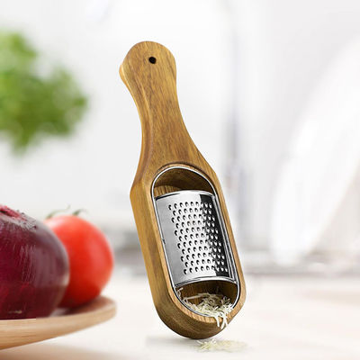Contenitore in legno di acacia di acciaio inossidabile e grattugiatrice di formaggio per la preparazione rapida della cucina