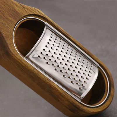 Contenitore in legno di acacia di acciaio inossidabile e grattugiatrice di formaggio per la preparazione rapida della cucina