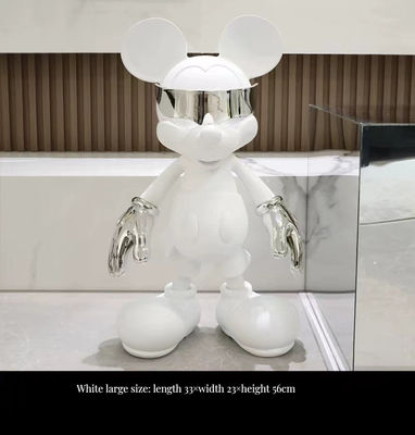 Ornamenti in ceramica per il salotto e il televisore