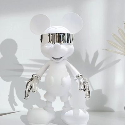 Ornamenti in ceramica per il salotto e il televisore
