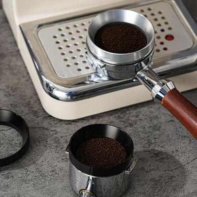 Funnel di dosaggio magnetico per la preparazione rapida e semplice di espresso nei ristoranti