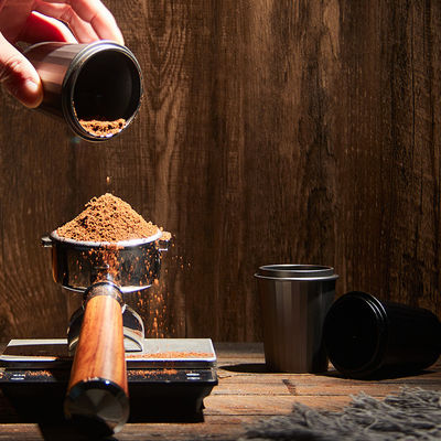 Crea un latte perfettamente spumato con questa tazza per il dosaggio del caffè in acciaio inossidabile