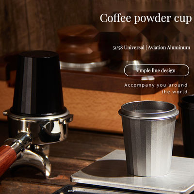Crea un latte perfettamente spumato con questa tazza per il dosaggio del caffè in acciaio inossidabile