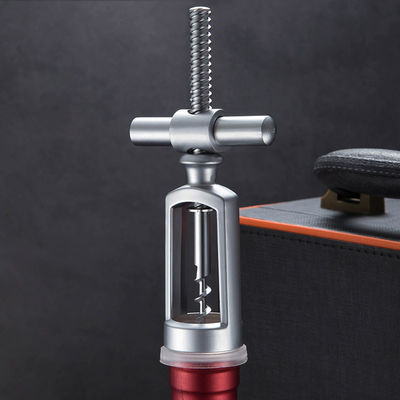 Fabbricazione di accessori per barrette metalliche in lega di zinco