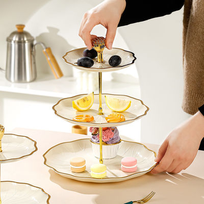Moderno piatto in ceramica a 3 strati da 10 pollici Modern Dessert Stand per feste di San Valentino