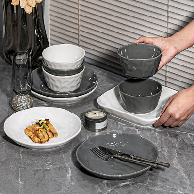 Logo personalizzato Acceptabile in stile europeo Confezioni da cena in ceramica a bordo oro per la casa