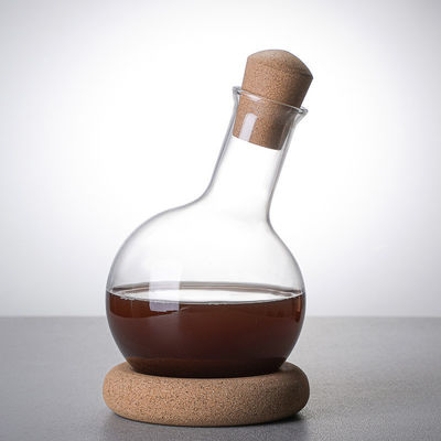 Decantatore di vino rosso in vetro borosilicato soffiato a mano con funzione di versamento rapido e anello di sughero