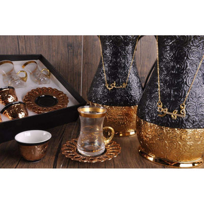 Set di tazze e piatti di ceramica artigianale