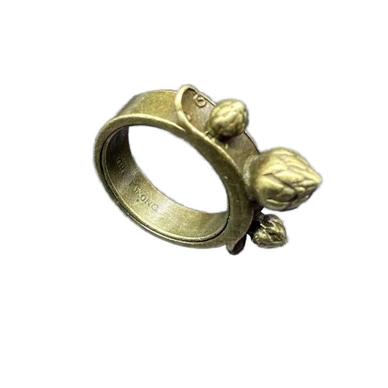 Ornamenti per il re delle scimmie del mito nero
