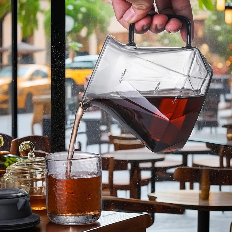 Versare sopra la caffettiera con vetro borosilicato resistente al calore e filtro a goccia di metallo