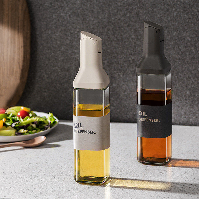 Bottina di olio in vetro da 500 ml con moderno design anti-fuga e versatore di salsa