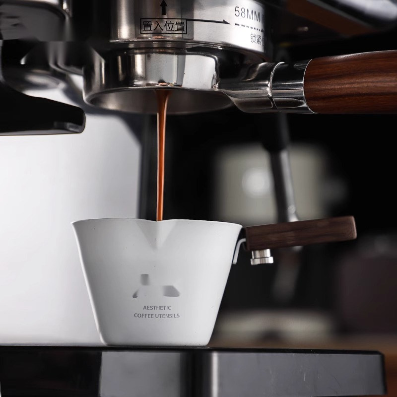 120 ml di acciaio inossidabile Espresso Shot Coppa di misura con maniglia di becco Strumento di plastica