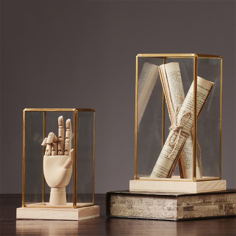 Home Decoration Pieces Luxury Nordic Glass Display Box con margine in ottone Base in legno Logo personalizzato