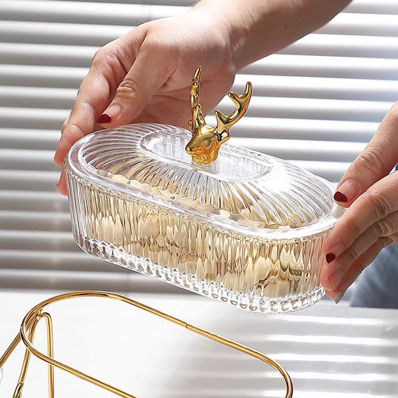 Tavolo di servizio in vetro minimalista a tema cervo per il dessert di festa riscaldato nella cucina