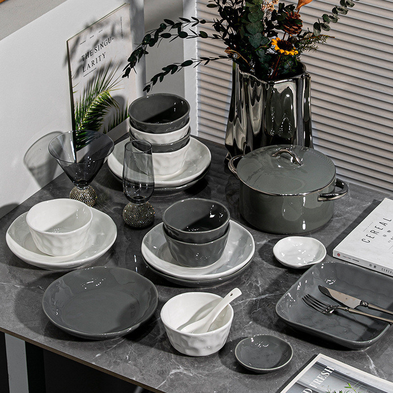 Servitaio in ceramica a bordo oro contemporaneo monouso per uso domestico e alberghiero