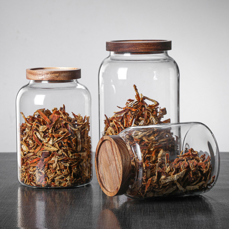Vaso di vetro a coperchio di legno funzionale per la conservazione di condimenti alimentari in ristoranti e feste