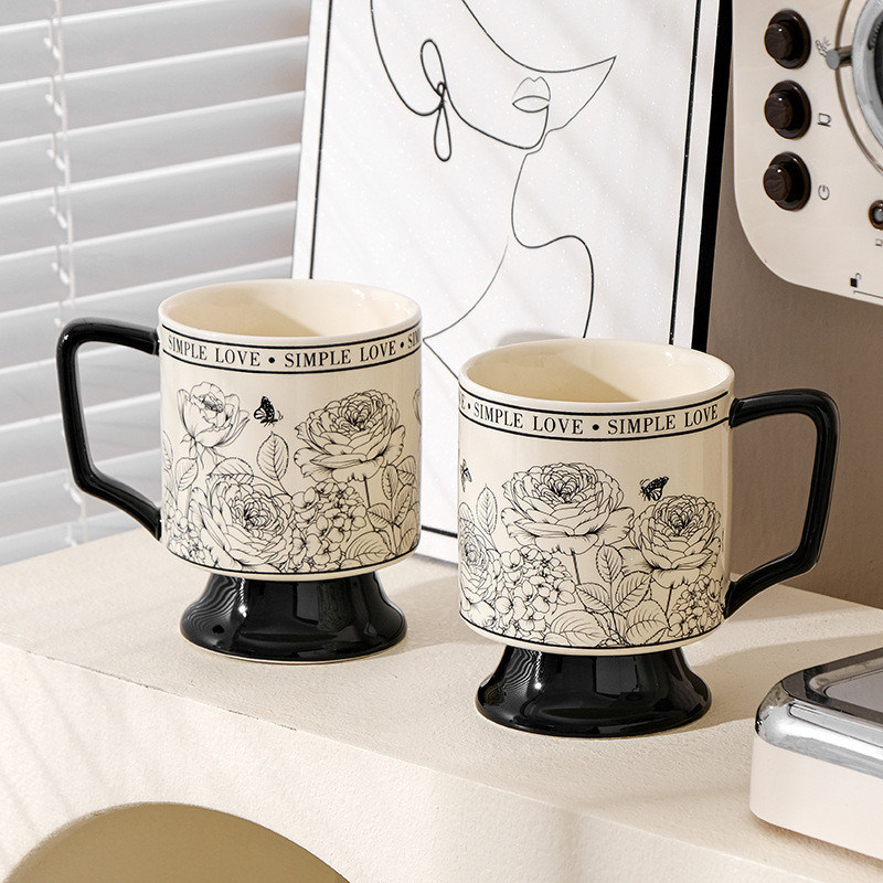 Attraente tazzina per bevande in ceramica retrò con cucchiaio perfetto per ufficio o caffè